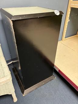 Pedestal lamp