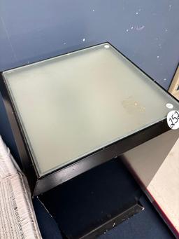 Pedestal lamp