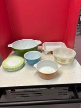 7 pieces of Pyrex and 2 fire king