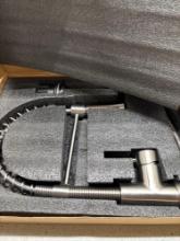 Single handle pull down kitchen faucet