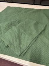 New full queen, quilt with pillow covers
