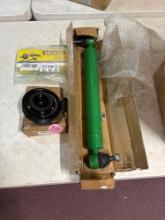 Power steering cylinder compatible with John Deere tractors