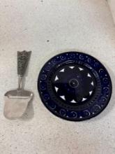 Finland Arabia blue and white plate, SPAR Norway cheese scraper
