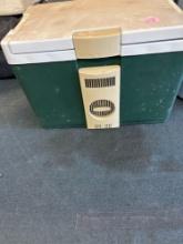 Rubbermaid cooler