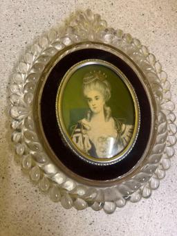 2 cameo lady portraits in crystal frames