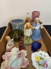 Porcelain figurines, ice, bucket, porcelain dish, etc.