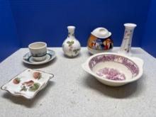 Assortment of porcelain pieces
