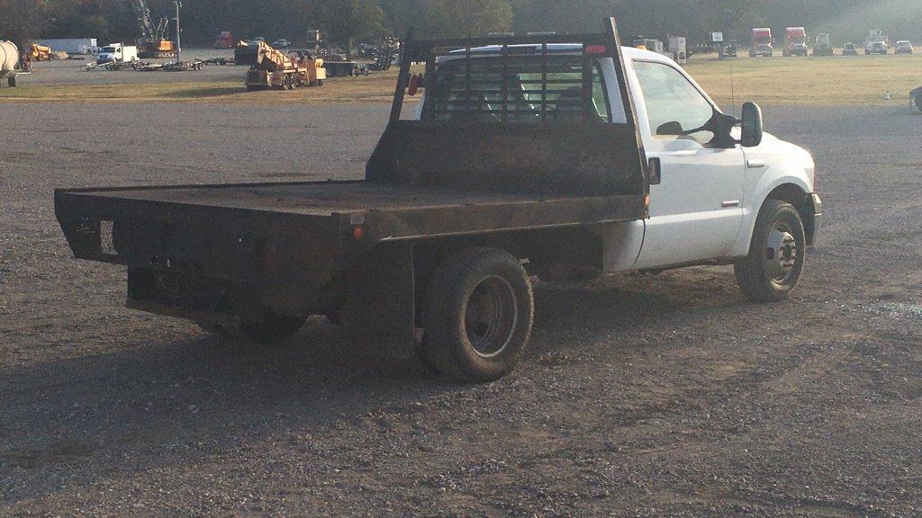 2006 FORD F350 DRW FLATBED;