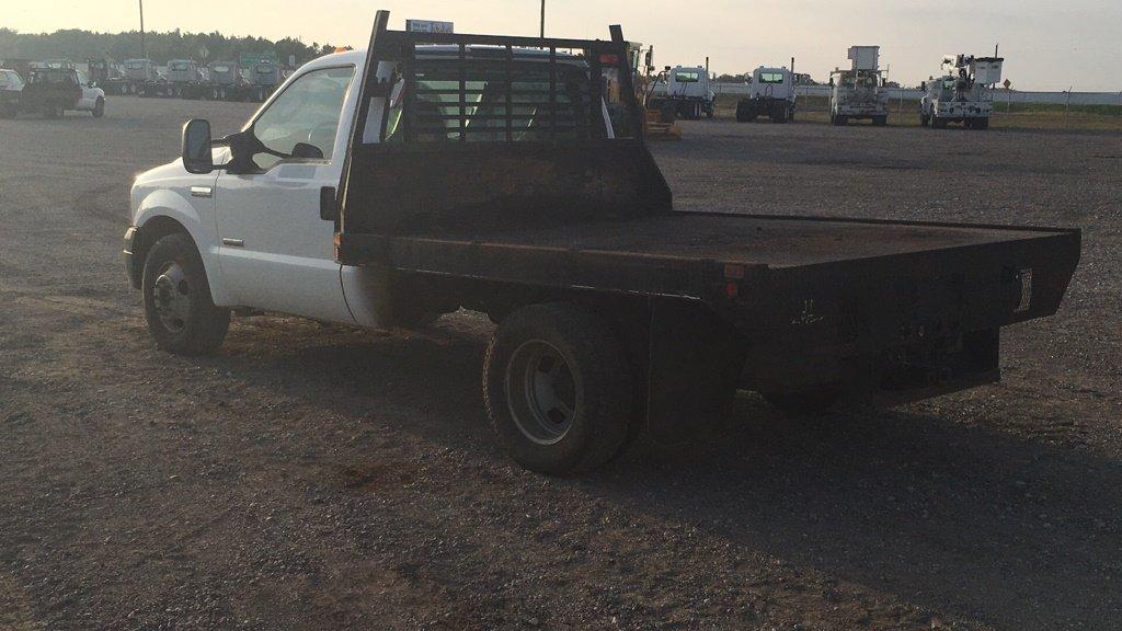 2006 FORD F350 DRW FLATBED;
