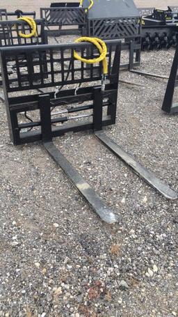 UNUSED MID-STATE HYD ADJUSTABLE FORKS;