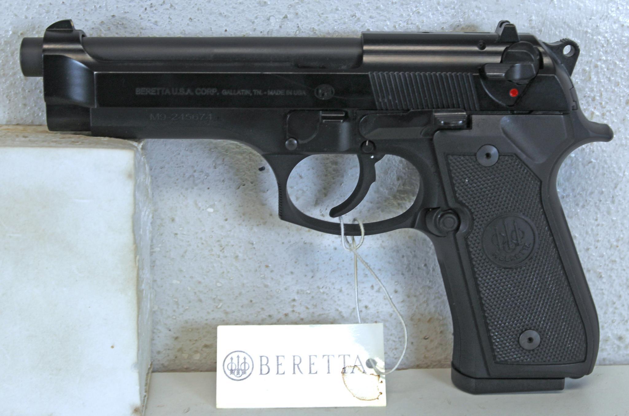 Beretta M9 Commercial US 9 mm Semi-Auto Pistol Like New in Hard Case... 3 Extra Clips (4 Total)...