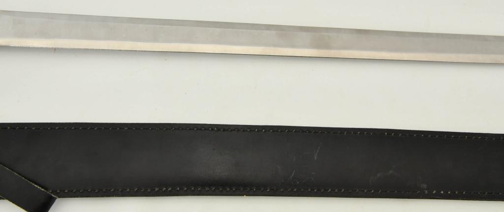 Heavy Duty Fantasy Sword w/heavy duty leather shea