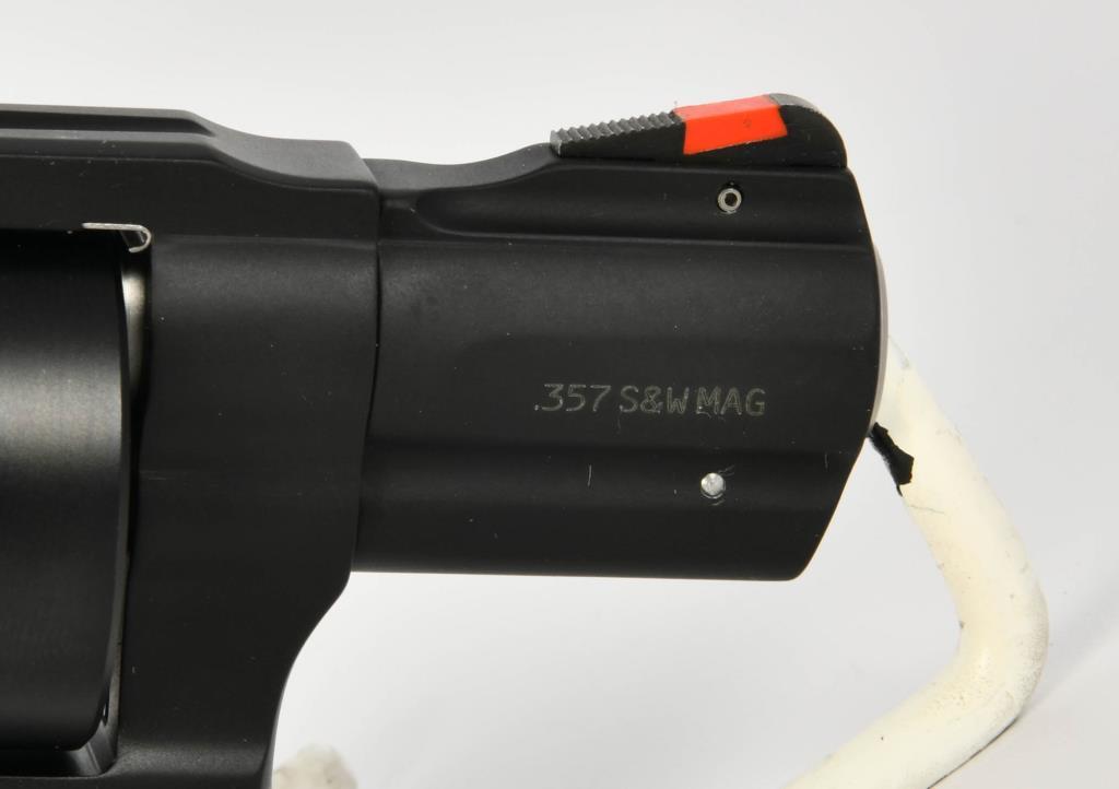 Smith & Wesson 360 Survival Kit .357 Mag Revolver