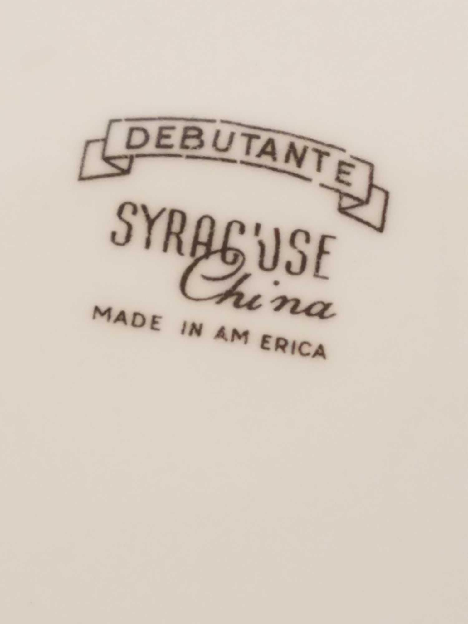 Syracuse Debutante - 4 Salad Plates and 1 Dinner Plate