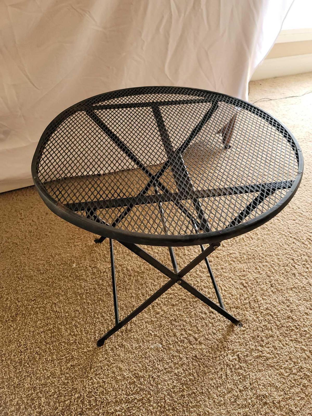 Colapsible Metal Outside Table
