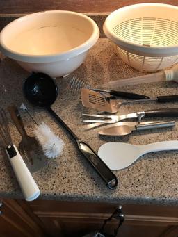 Plastic Colander , Bowl and kitchen Utensils Tupperware Straner
