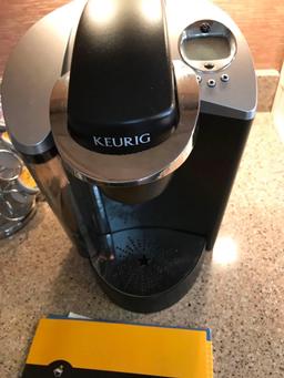 Keurig Coffee Maker with Rack K-cup Holder