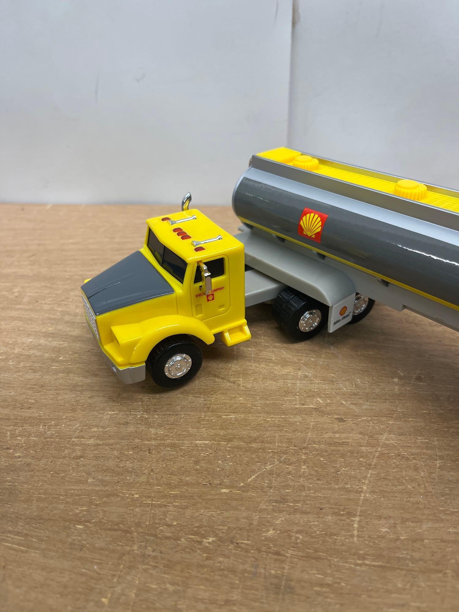 1994 Shell Collectible Silverado Toy Tanner in Box