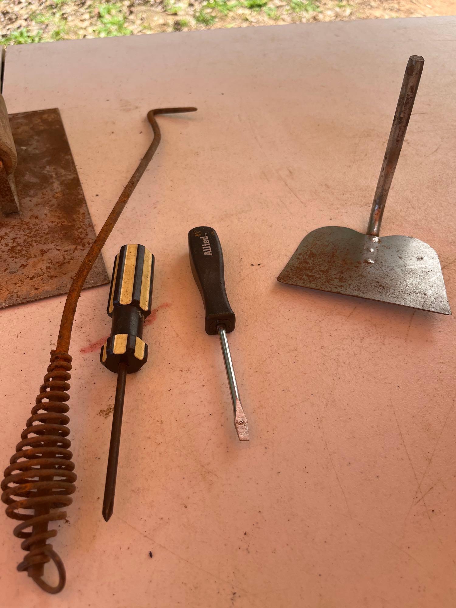 Trowels/ Tow Bar/ Screwdriver/Etc