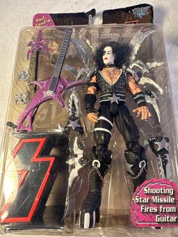 2 Kiss Ultra Action Figures Gene Simmons / Paul Stanley In Box