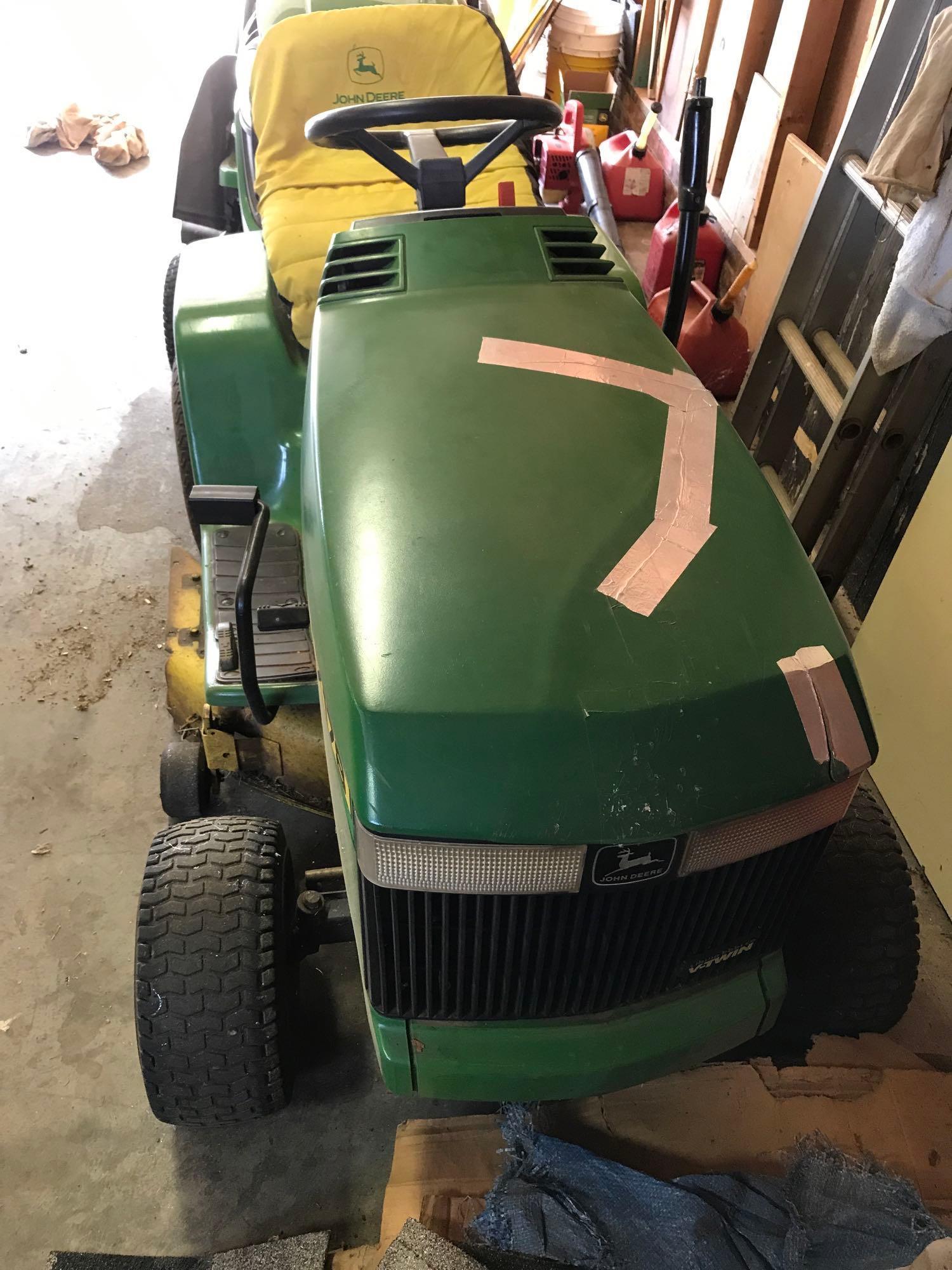 John Deere LX 178 Lawn Tractor