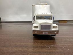 1996 Collectable Texaco Izzys Olympic Games Toy Car Carrier