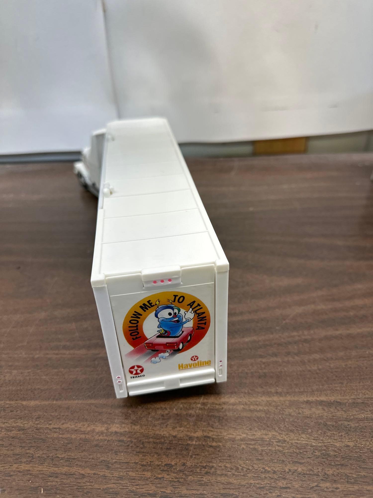 1996 Collectable Texaco Izzys Olympic Games Toy Car Carrier