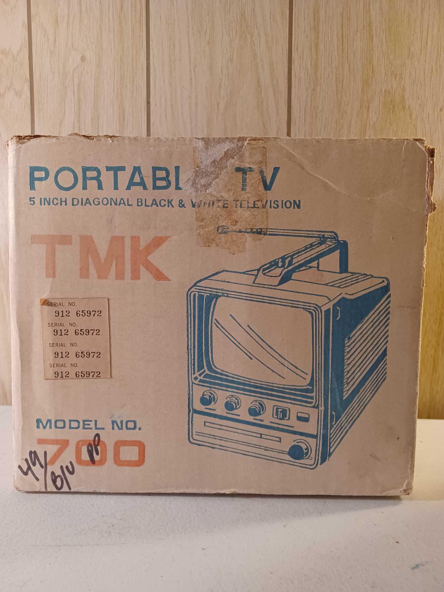 TMK 5 Inch Diagonal Black and White Portable TV