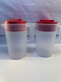 2 Rubbermaid Plastic 1 Gallon Pitcher With Lid