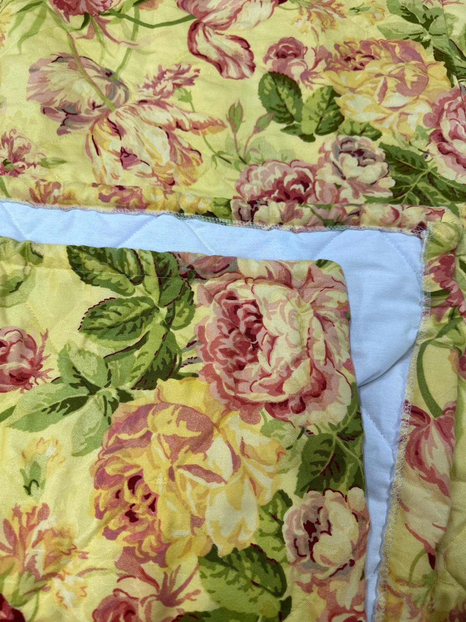 Hepworth Queen Bedspread, 1 Throw Pillow and 2 Pillow Shams