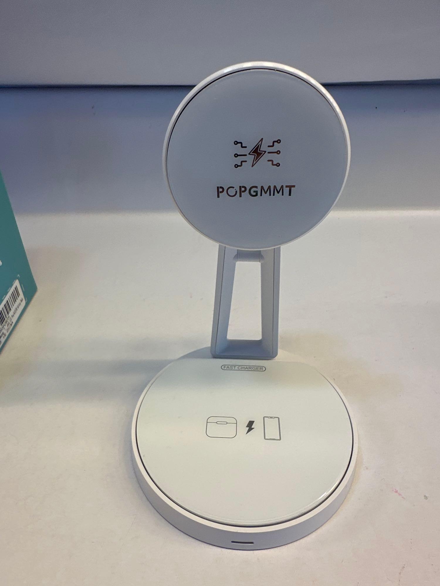 New 3 in 1 Magnetic Wireless Charger With Charger Adapter In Box