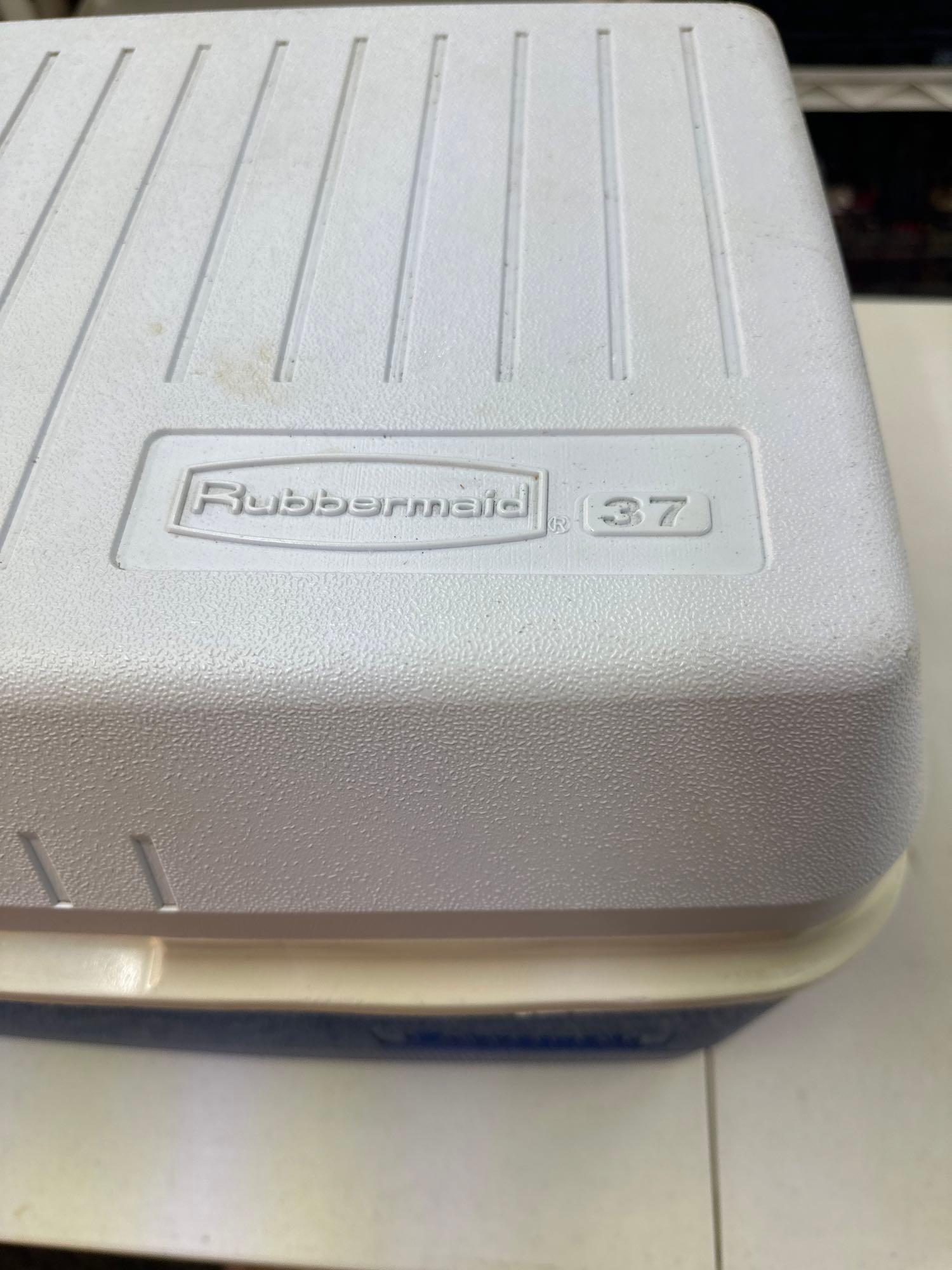 Rubbermaid 37 Cooler