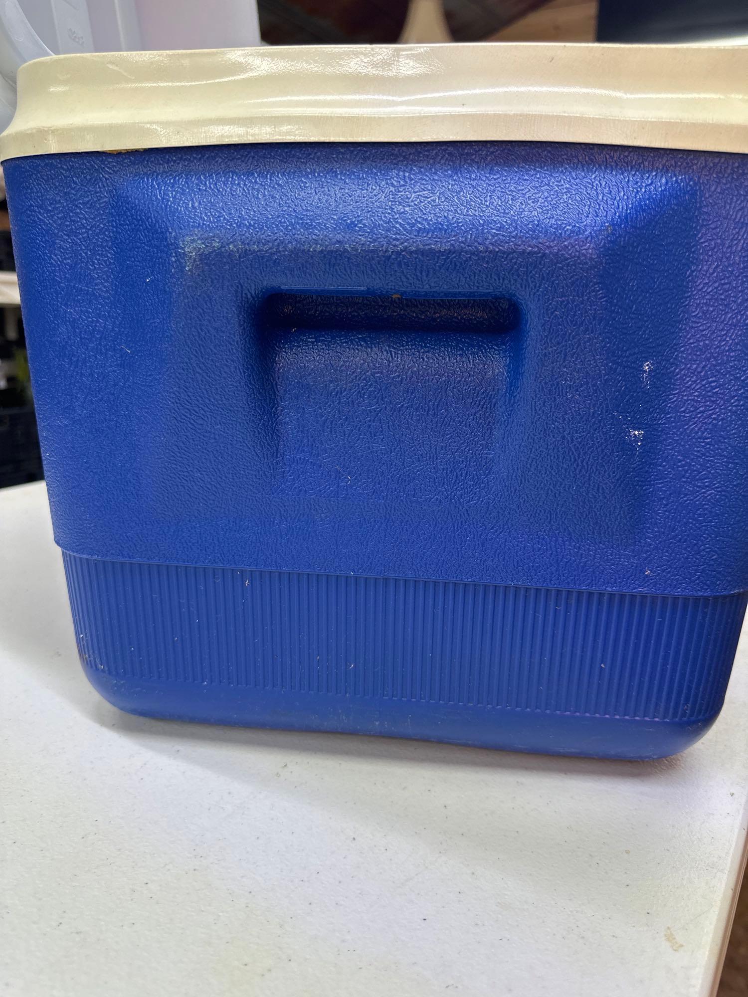 Rubbermaid 37 Cooler