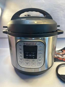 Instant Pot Duo / With Recipe Book / Manual