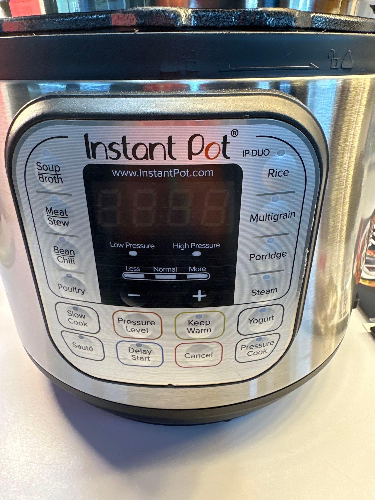 Instant Pot Duo / With Recipe Book / Manual