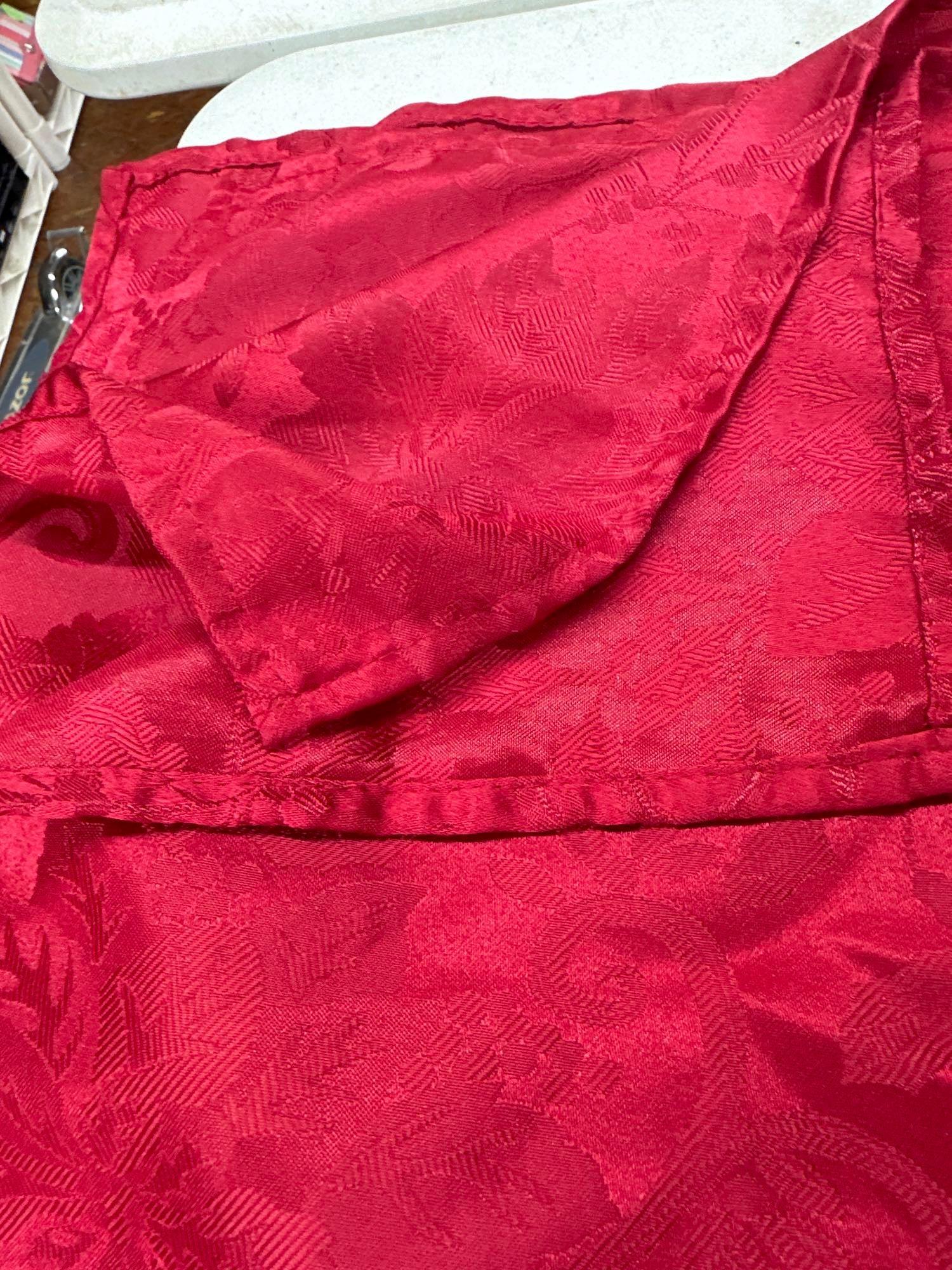 Christmas Cloth Red Tablecloth/ 6 Matching Napkins