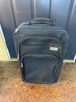 Black Protege Medium Size Luggage Bag On Wheels With Handle