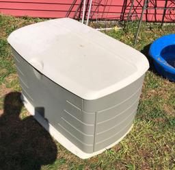 Rubbermaid Storage Container/Toy Box
