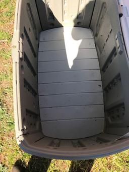 Rubbermaid Storage Container/Toy Box
