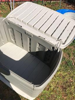 Rubbermaid Storage Container/Toy Box