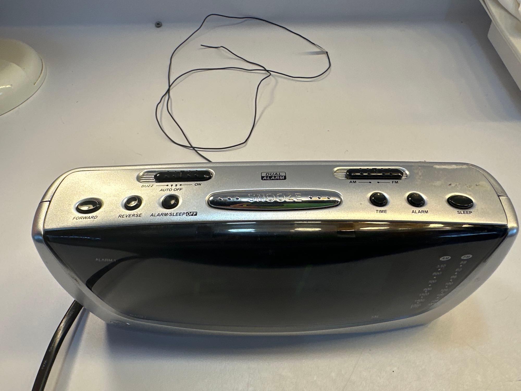 Durabrand AM/FM Dual Alarm Clock Radio