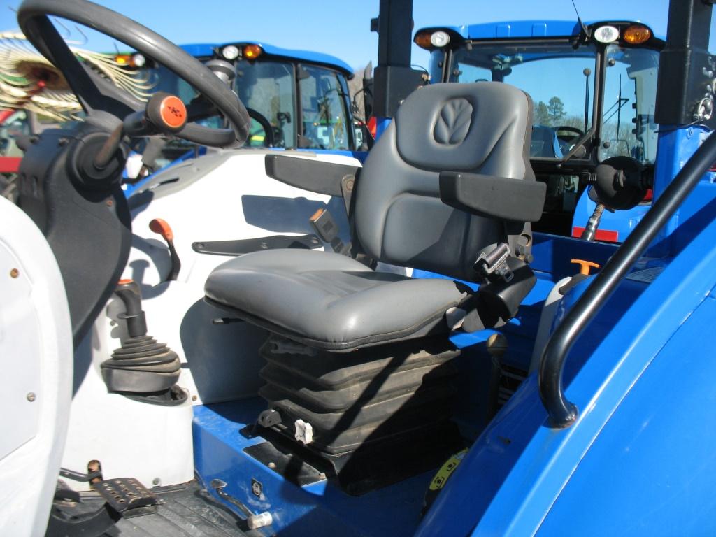NH T4.75 w/ 655 Loader