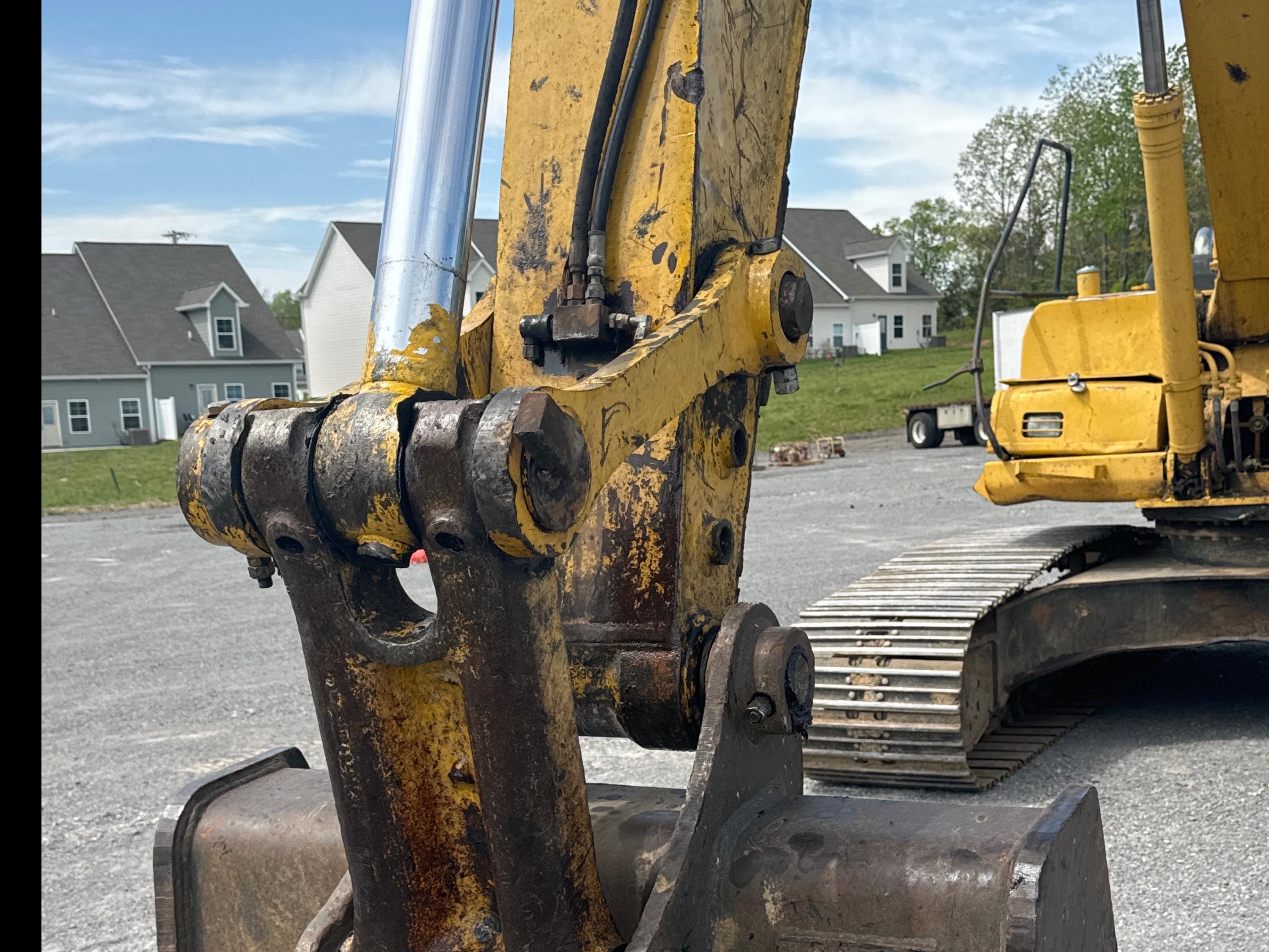 2004 Komatsu PC 220 - 7