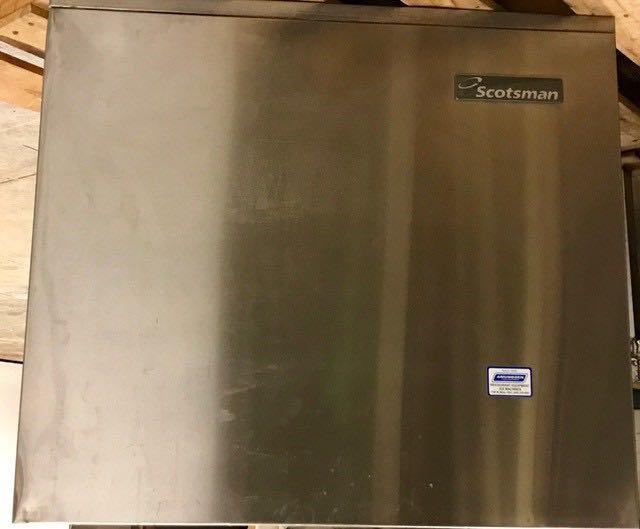 Scotsman Ice Machine MOD. NME1254WS-32B; SER. #: A1016021320013403. NOT WORKING