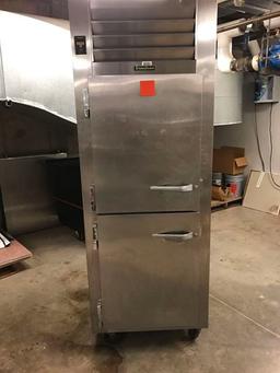 Traulsen Refrigeratior MOD. AMT132WUT-HHS; SER. #: T094130B01