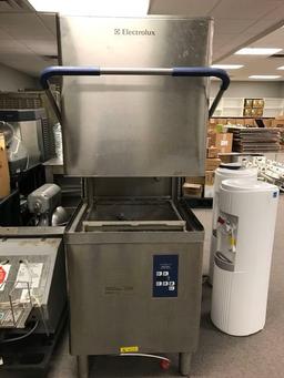Electrolux Dishwasher MOD. WT65H208DU; SER. #: A1013606001. NOT WORKING
