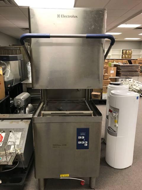 Electrolux Dishwasher MOD. WT65H208DU; SER. #: A1013606001. NOT WORKING