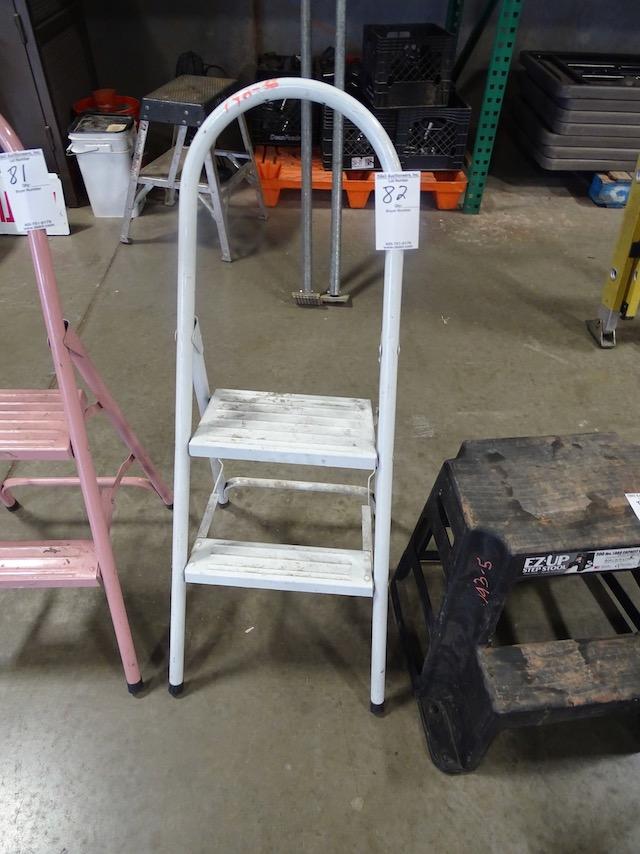 2' STEP STOOL