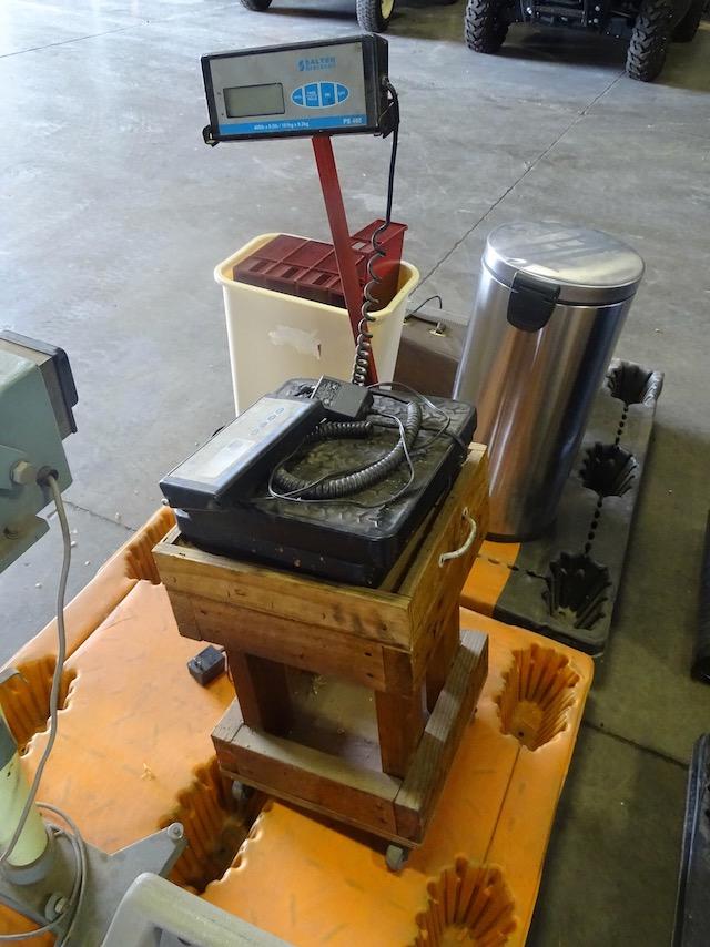 TEN SEAL MACHINE, SALTER BRECKNEIL WEIGH SCALE 400LB X 0.5LB ON CART