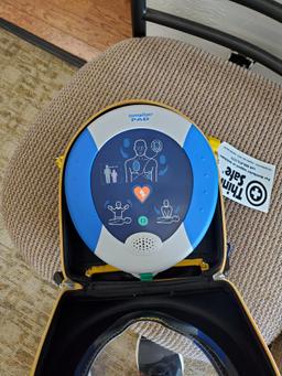 EMERGENCY DEFIBULATOR